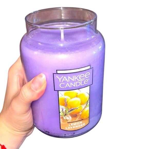 Lemon Lavender Yankee Candle 🍋 - Picture 5 of 5